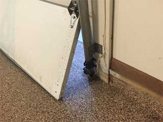 What's Wrong With My Garage Door? | Garage Door Repair Long Beach, CA